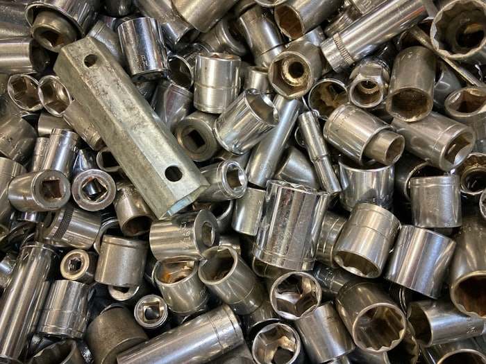 Batch Size and Unit Price: Why 100 Parts Cost Less Each